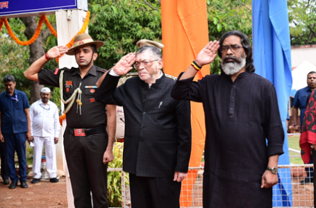 नक्सली हमले में शहीद एसआई को राज्यपाल गंगवार और सीएम हेमंत ने दी श्रद्धांजलि, बोले-शहादत व्यर्थ नहीं जाएगी