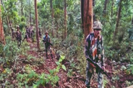 बीजापुर मुठभेड़ में तीन नक्सली ढेर, हथियार और विस्फोटक बरामद
