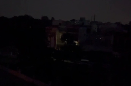 जम्मू समेत कई इलाकों में ब्लैकआउट, तेज धमाकों की आवाजें; सीएम अब्दुल्ला की लोगों से घरों में रहने की अपील