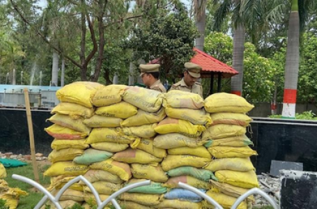 नोएडा में हाई अलर्ट, दिल्ली बॉर्डर पर सुरक्षा चाक-चौबंद