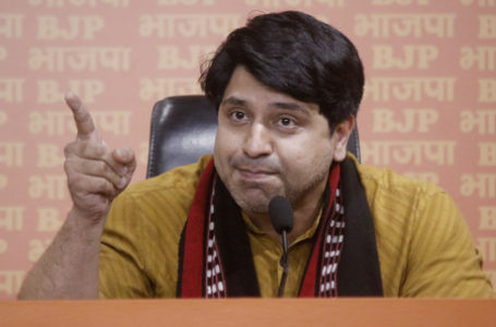 ‘पाकिस्तान के यूट्यूब कंटेंट क्रिएटर की तरह कर रहे बात’, शहजाद पूनावाला का खड़गे पर तंज