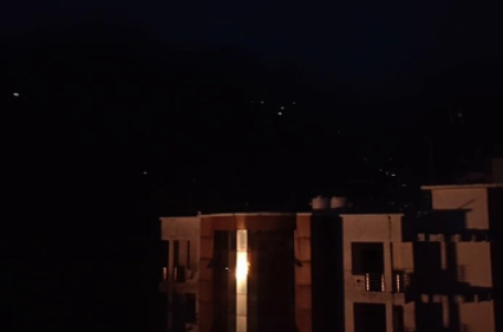जम्मू-कश्मीर, पंजाब, राजस्थान के कई इलाकों में ब्लैकआउट, सायरन बजा