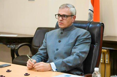 आईएमएफ के फैसले से उमर अब्दुल्ला हैरान, पूछा ‘ कैसे होगा तनाव कम, जब पाकिस्तान फंड का इस्तेमाल तबाही मचाने में कर रहा’