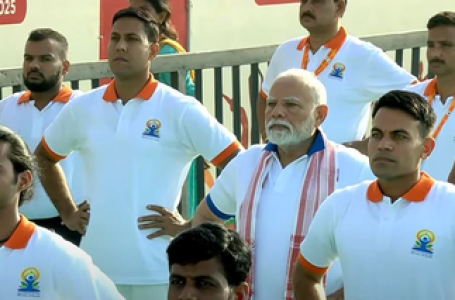 प्रधानमंत्री ने विशाखापत्तनम में 3 लाख लोगों संग किया योग, दिया ‘हील इन इंडिया’ का भी मंत्र