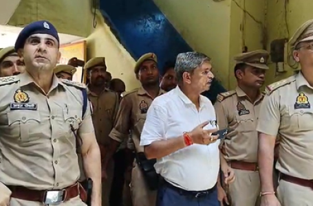 संभल के चंदौसी में अतिक्रमण पर प्रशासन का शिकंजा, स्कूल में ‘कुर्बानी’ का खुलासा