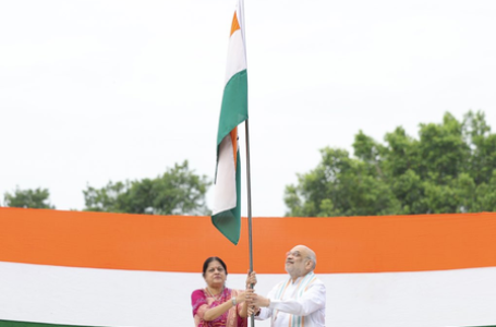 हर घर तिरंगा : अमित शाह ने घर पर फहराया राष्ट्रीय ध्वज, बोले- यह राष्ट्रप्रेम को प्रबल करने वाला जन-अभियान