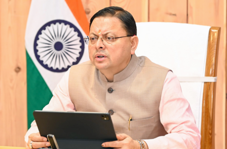 सीएम धामी ने अधिकारियों संग की बैठक, बोले, आपदा प्रभावितों के साथ भावनाओं एवं संवेदनाओं से भी जुड़े हैं