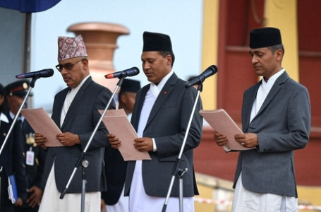 नेपाल : तीन कैबिनेट मंत्रियों ने ली शपथ, ओम प्रकाश गृह मंत्री और रामेश्वर खनल को वित्त मंत्री का जिम्मा