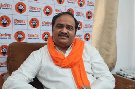 शिवसेना (यूबीटी) प्रवक्ता आनंद दुबे ने भारत-पाकिस्तान मैच से पहले टीवी तोड़कर जताया विरोध