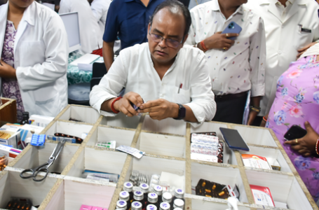 कफ सिरप केसः दवा दुकानों की चेकिंग करने उतरे झारखंड के स्वास्थ्य मंत्री, 300 से ज्यादा सैंपल जांच को भेजे