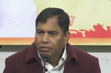 कांग्रेस सीटों के लिए गिड़गिड़ा रही है : योगेंद्र चंदोलिया
