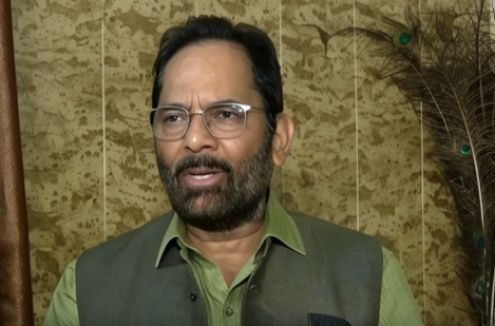 महागठबंधन फटी हुई छतरी, सहारे से जो उड़ेगा वो गिरेगा: मुख्तार अब्बास नकवी