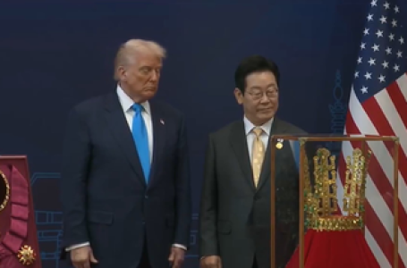 दक्षिण कोरियाई राष्ट्रपति ने ट्रंप को प्राचीन स्वर्ण मुकुट की प्रतिकृति की भेंट, सर्वोच्च पदक से किया सम्मानित