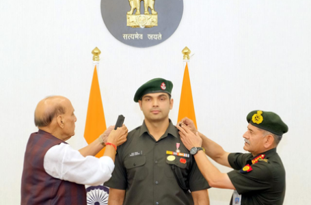 नीरज चोपड़ा को मिली मानद लेफ्टिनेंट कर्नल की वर्दी, रक्षा मंत्री राजनाथ सिंह ने किया सम्मानित