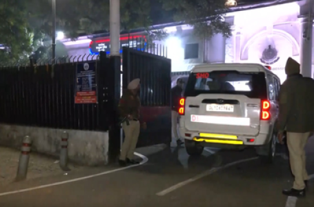 दिल्ली प्रदूषण के खिलाफ प्रदर्शन में पुलिस पर मिर्ची स्प्रे से हमला, कई पुलिसकर्मी घायल