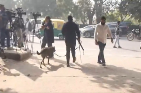 दिल्ली: दो स्कूलों और तीन अदालतों को बम से उड़ाने की धमकी, बढ़ाई गई सुरक्षा