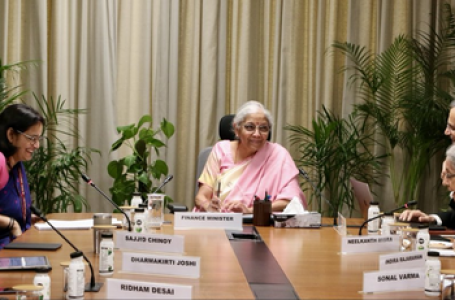 वित्त मंत्री निर्मला सीतारमण ने अर्थशास्त्रियों के साथ की पहली प्री-बजट चर्चा