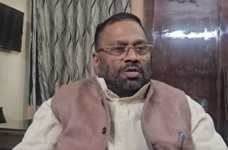 ईवीएम पर सवाल उठाते हुए स्वामी प्रसाद मौर्य ने कहा- बैलेट पेपर से चुनाव कराना जरूरी