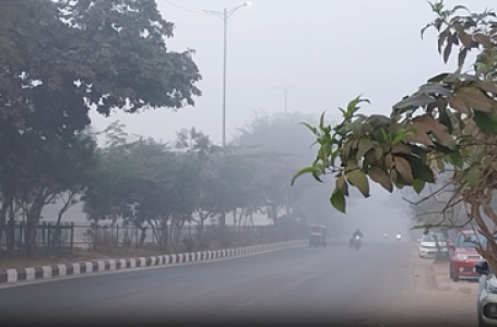मौसम: उत्तर प्रदेश में ठंड के साथ घने कोहरे ने बढ़ाई लोगों की परेशानी