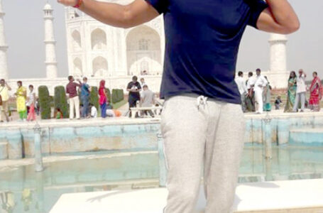Will Smith visits the Taj Mahal