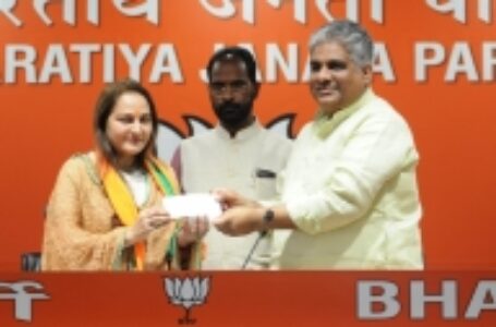 Actor-turned politician Jaya Prada today joined the BJP in New Delhi