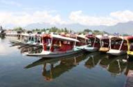 Tourism hit as uncertainty looms large in post-370 Kashmir