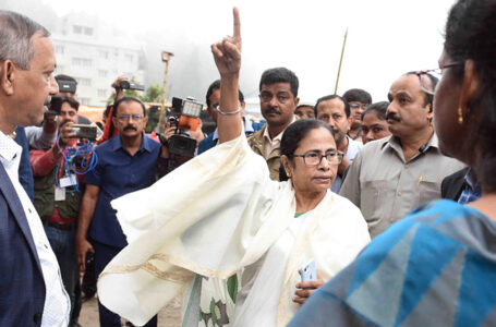 Mamata calls for national front to defeat BJP at Centre