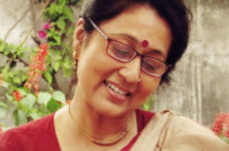 Anamika receives Sahitya Akademy Award,  an honour for  any Hindi poetess after 66 years