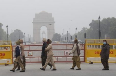 Coldwave grips Delhi, AQI ‘very poor’