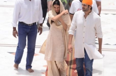 Kartik, Kiara visit Delhi’s Gurudwara Bangla Sahib ahead of ‘Bhool Bhulaiyaa 2’ release