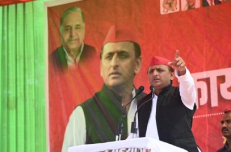 Akhilesh comes out in support of Cong President Sonia Gandhi