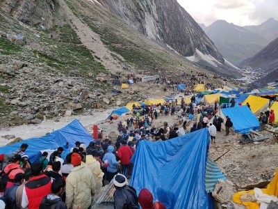 Over 7,100 pilgrims leave for Amarnath cave shrine from base camp - India  News Stream