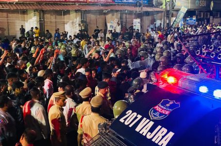 Stirs on comments against Prophet continue, police lathicharge, arrest protesters