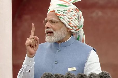 PM touches upon corruption, nepotism in I-Day speech, sets out goal for next 25 years