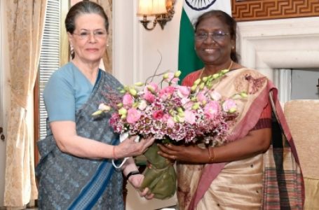 Sonia Gandhi meets President Droupadi Murmu