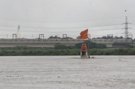 Riverbed areas on alert as Yamuna crosses danger mark in Delhi