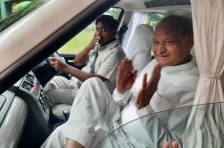 Gehlot reaches Sonia’s residence, Raj stalemate likely to end