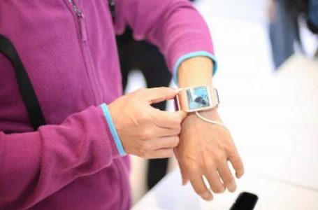 Your smart watch may disrupt your pacemaker, worsen heart health