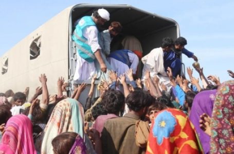 11 killed in stampede during ration distribution in Karachi