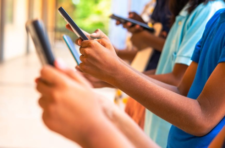 Andhra Pradesh bans mobile phones in schools