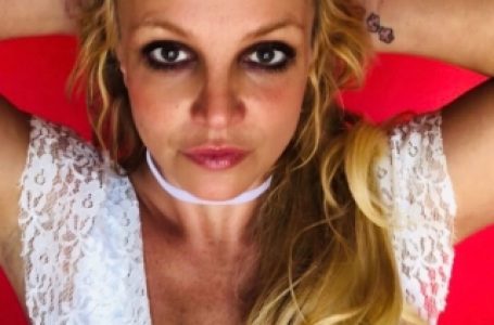 Britney Spears badly cuts herself after her bizarrely dangerous knife dance