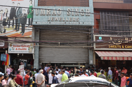 Burglars break into jewellery shop in Delhi, flee with ornaments worth over Rs 20 cr