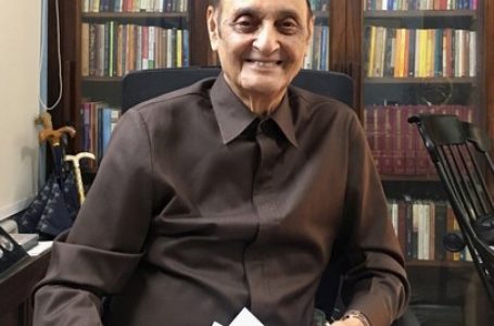 Cong leader Karan Singh hails SC verdict on Article 370, says it gives stability