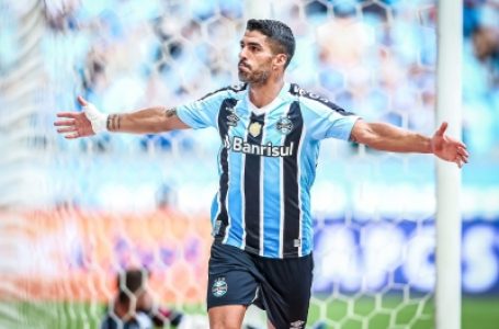 Luis Suarez wins golden ball in Brazil