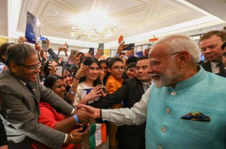 PM Modi gets rousing welcome from Indian community in Moscow