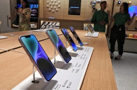 Apple likely to manufacture iPhones worth Rs 3.36 lakh crore in India by FY26