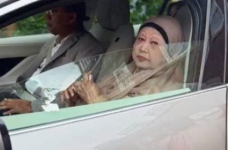 BNP chief and former Prime Minister Khaleda Zia returns to Bangladesh