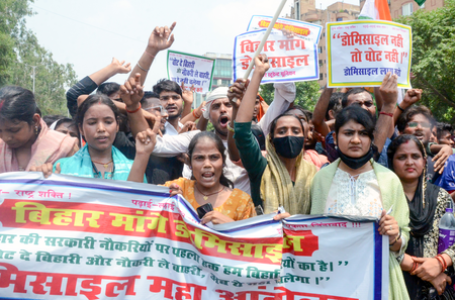 Students protest in Patna, demand domicile policy in govt jobs