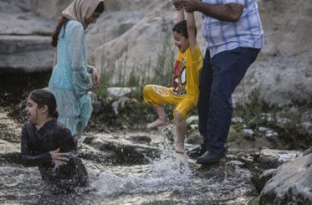 Extreme heat waves spark climate emergencies worldwide