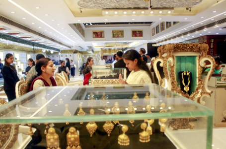 Gold, silver prices decline amid global tariff uncertainty